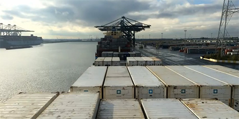 Time-lapse-containerschip-Svendborch-Strait